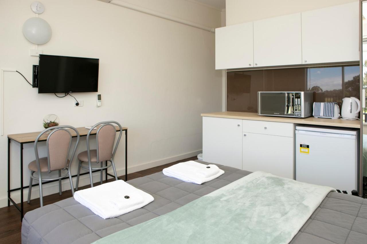 Rivers Apartments Motel Sale Gippsland Bagian luar foto